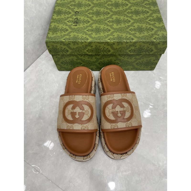 G*u*i slippers